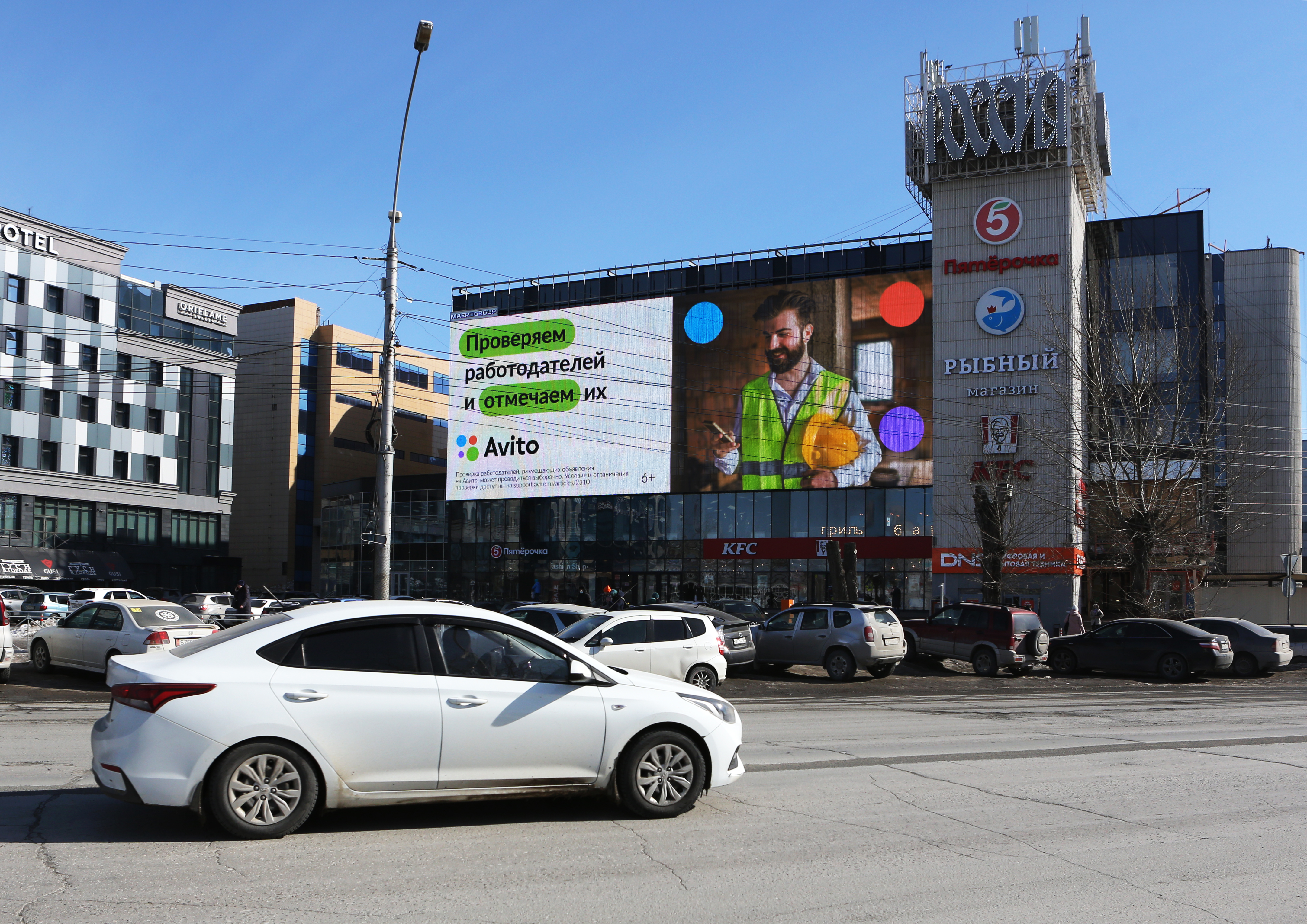 реклама на Гуме в новосибирск медиа фасад